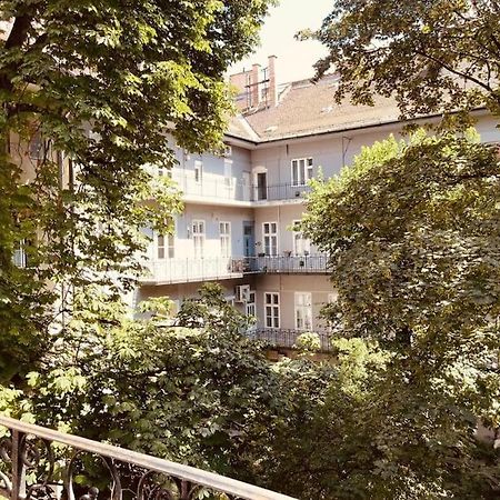Chestnut Home - A Charming And Warm Feel Place ブダペスト エクステリア 写真